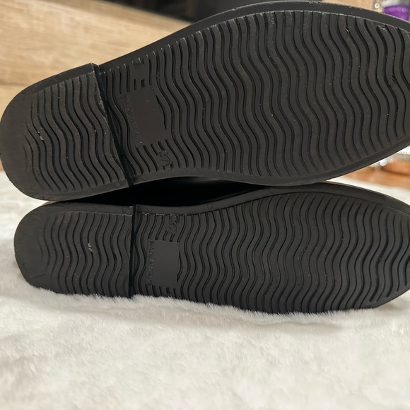 Authentic Burberry Black Rubber Belted Equestrian Rain Boots - Slightly Used - Picture 2 of 4